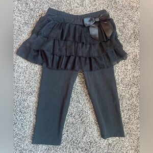 Old Navy Black Ruffled Kids Leggings with Bow Accent. Size 2T.